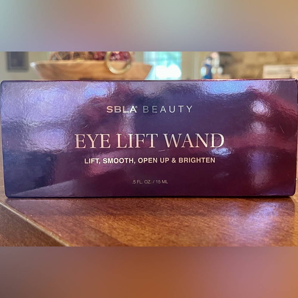 New in unopened Box .. SBLA Beauty Eye Lift Wand